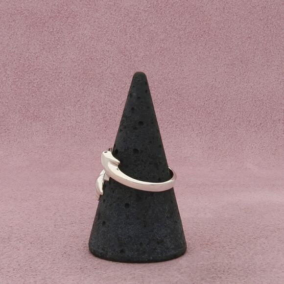 sterling silver vintage dolphin bypass ring size 7.5 - Picture 2 of 3